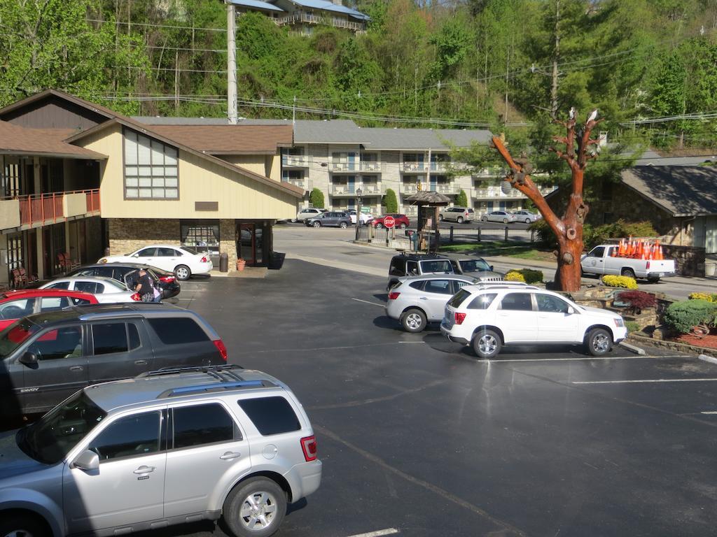 Mountain House Inn Downtown Gatlinburg Exterior photo