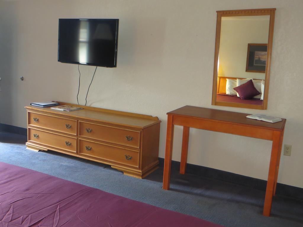 Mountain House Inn Downtown Gatlinburg Room photo
