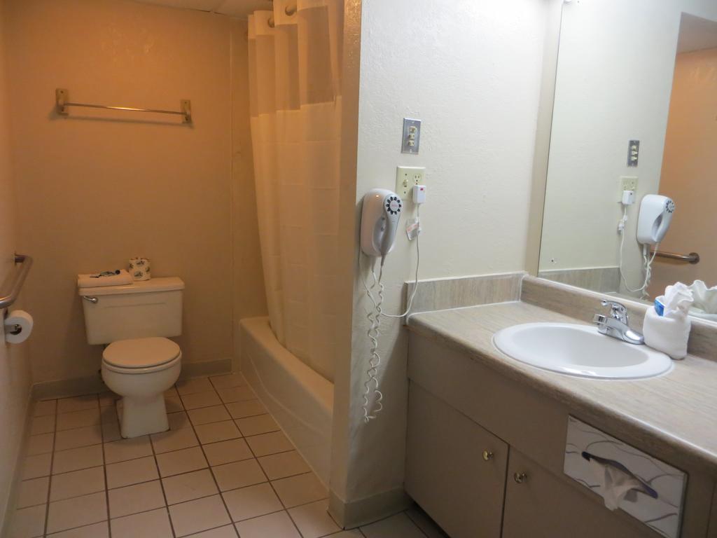 Mountain House Inn Downtown Gatlinburg Room photo