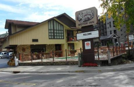 Mountain House Inn Downtown Gatlinburg Exterior photo