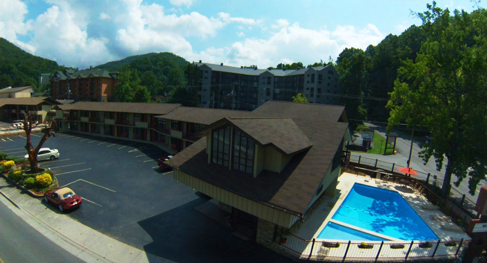 Mountain House Inn Downtown Gatlinburg Exterior photo